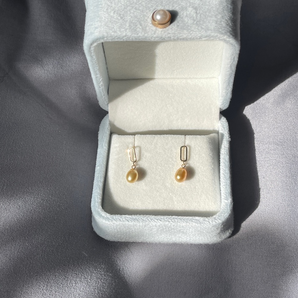 Elegant Gold Pearl Drop Earrings